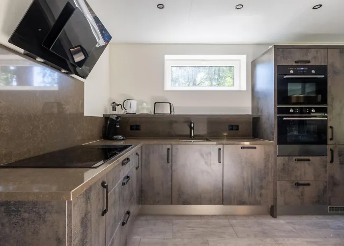 Family In Forest Park هونديرلو