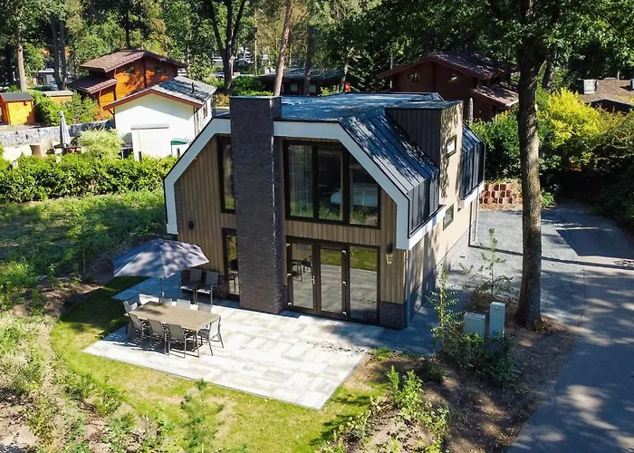 Family In Forest Park بيت للعطل هونديرلو