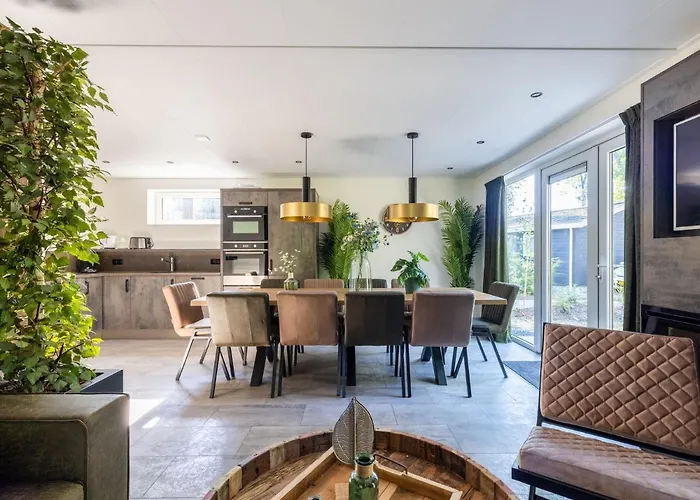 Family In Forest Park بيت للعطل