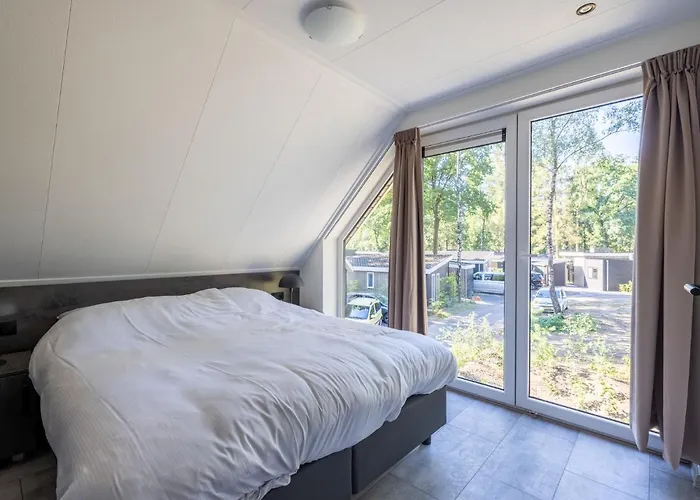 Family In Forest Park بيت للعطل