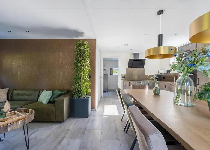 Family In Forest Park بيت للعطل