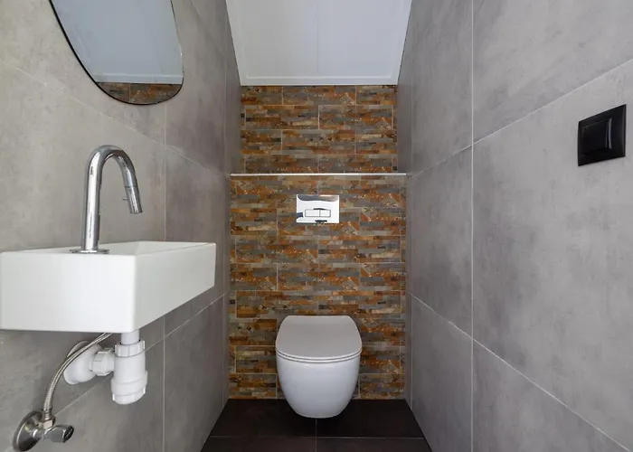 Family In Forest Park * هونديرلو