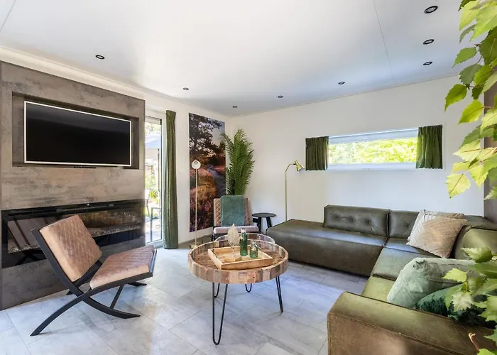 Family In Forest Park بيت للعطل