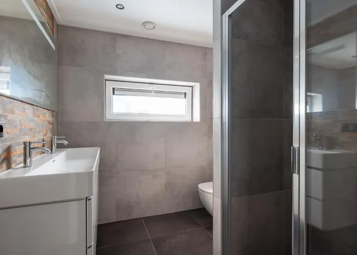 Family In Forest Park بيت للعطل